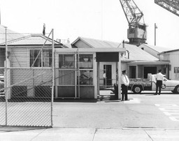 DOCKGATESRACECONSTMOBLEY197